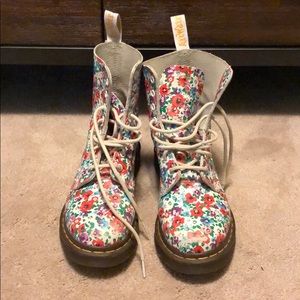 Women’s Flowered Dr. Martens, Air Wair - size 7